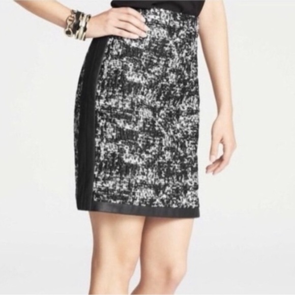 Ann Taylor | Black & White Tweed Skirt w/ Faux Leather Waistband | Sz 6 - Picture 1 of 6